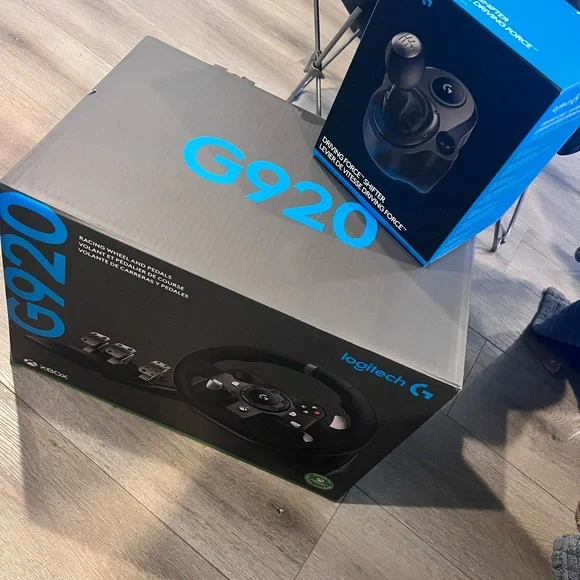 Logitech G920 Driving Force Racing Wheel Set - Picture 2 of 4